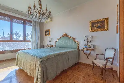 Casa in vendita, Via Giovanni Pascoli, Milano