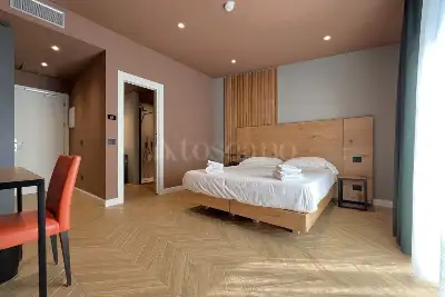 Albergo in vendita, Via Lazzarini, Sirmione