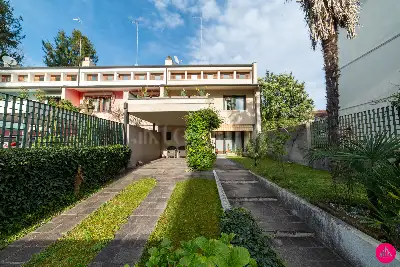 Villino a Schiera in vendita, Via Giacinto Gallina, Pordenone