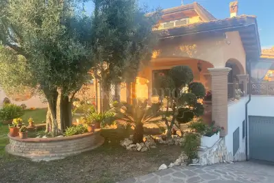 Casa Indipendente in vendita, Via Afrodite, Pomezia