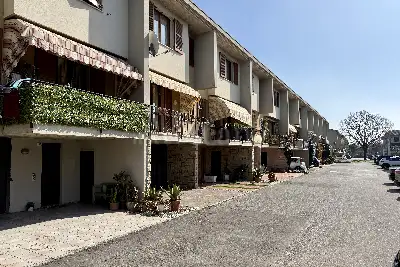 Villino a Schiera in vendita, Via Donatello, Brescia