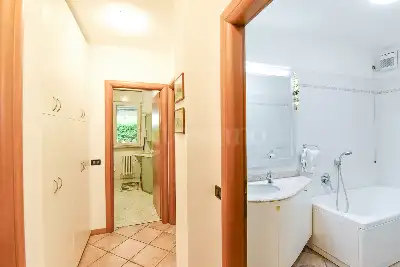 Casa in vendita, Via Riazzolo, Erba