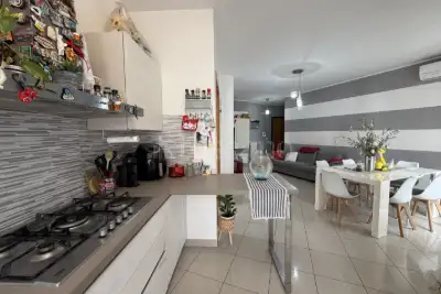 Casa in vendita, Piazza Salvador Allende, Nereto
