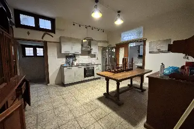 Casa in vendita, Via Varsavia, Pomezia