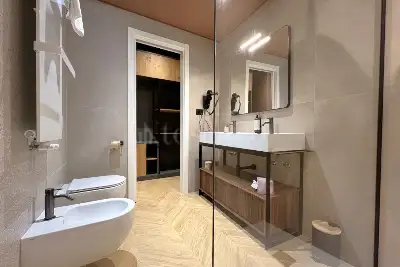 Albergo in vendita, Via Lazzarini, Sirmione