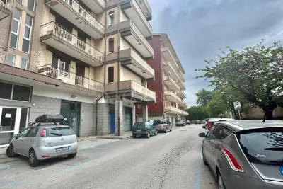 Negozio in affitto, Via Benedetto Croce, Avellino