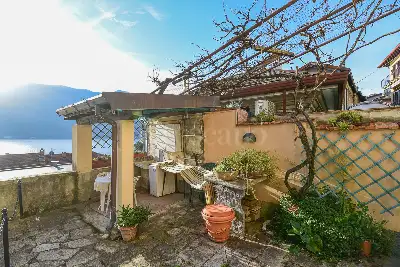 Casa Indipendente in vendita, Via Roma, Carate Urio