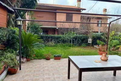 Villino a Schiera in vendita, Via Taro, Mentana