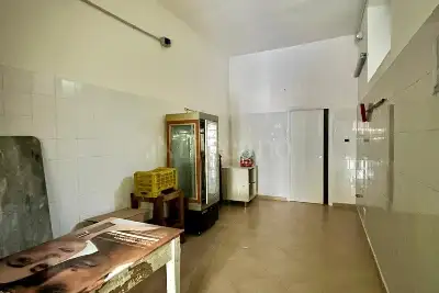 Negozio in affitto, Via Francesco Tedesco, Avellino