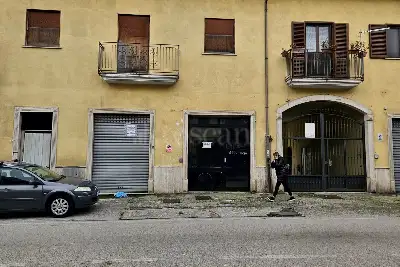 Negozio in affitto, Via Francesco Tedesco, Avellino