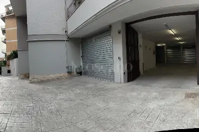 Garage in vendita, Via delle Calasanziane, Roma