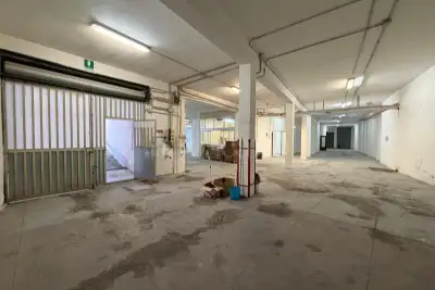 Magazzino in vendita, Via Arturo Graf, Palermo