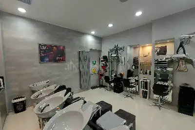 Negozio in affitto, Via dei Tulipani, Milano