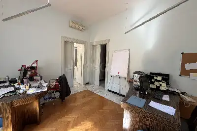 Palazzo in vendita, Via Casalmonferrato, Roma