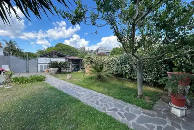 Villa in vendita, Via Besenello, Roma