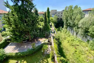 Casa in vendita, Via Ugo Foscolo, Brescia