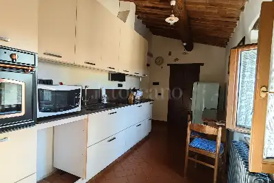 Casale in vendita, Strada di  Barigiano, Sovicille