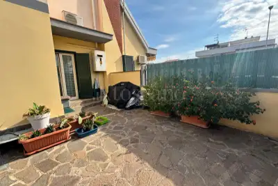 Villino a Schiera in vendita, Via Radicofani, Pomezia