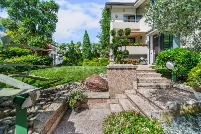 Villa in vendita, LUNGOLAGO CESARE BATTISTI, Desenzano del Garda