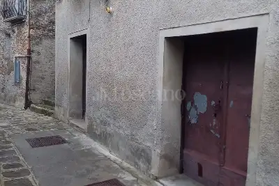 Casa Indipendente in vendita, Via San Pietro, 1 Viggiano (PZ), Viggiano