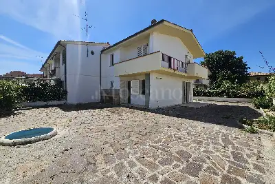 Villino a Schiera in vendita, Via Esculapio, Anzio