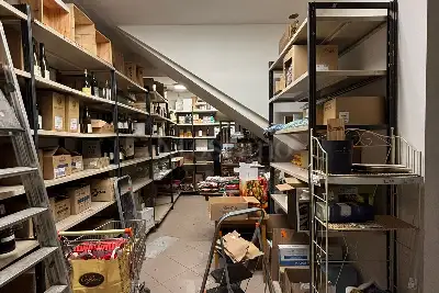 Negozio in vendita, Strada Maggiore, Bologna