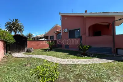 Villa in vendita, Via Vandoies, Roma