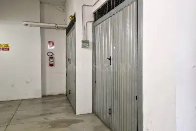 Box in affitto, Via degli Artisti, Firenze