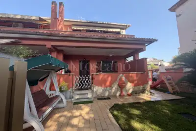 Villino a Schiera in vendita, Viale Enea, Ardea