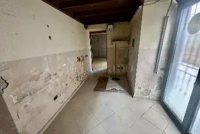 Negozio in affitto, Via Fratelli Giovanni e Giulio Pagano, Caserta