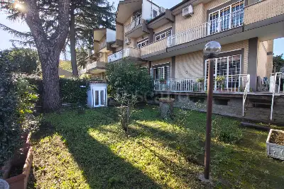 Villino a Schiera in vendita, Via Calosso, Roma