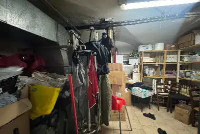 Attività Commerciale in vendita, Via Garibaldi, Bologna