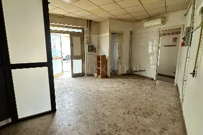 Attività Commerciale in affitto, Via della Repubblica, Contigliano