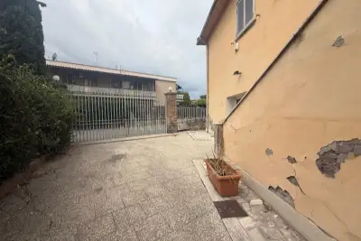 Laboratorio in vendita, Via Avenza, Roma