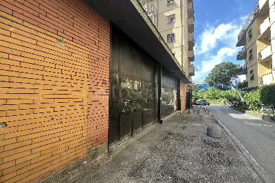 Capannone in vendita, Via Milano, Prato