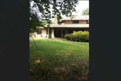 Villa in vendita, Via A. Moro, Varano Borghi