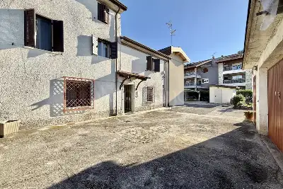Villino a Schiera in vendita, Località Vecchi, Peschiera del Garda