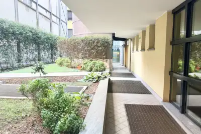Box in vendita, Via Macedonio Melloni, Milano