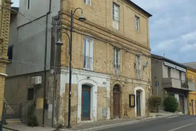 Palazzo in vendita, Via G. Fonzi, Spoltore