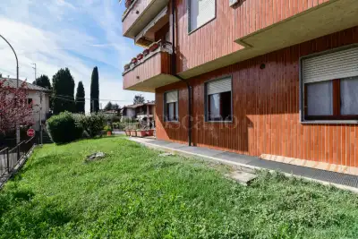 Casa in vendita, Piazza IV Novembre, Capiago Intimiano