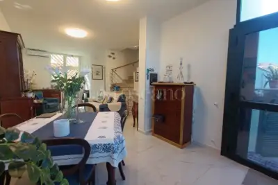 Villino a Schiera in affitto, Via Venezia, Anzio