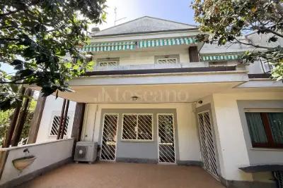 Villino a Schiera in vendita, Via Mar della Cina, Roma