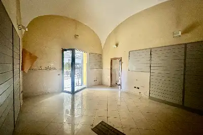 Negozio in vendita, Via Fratelli Giovanni e Giulio Pagano, Caserta