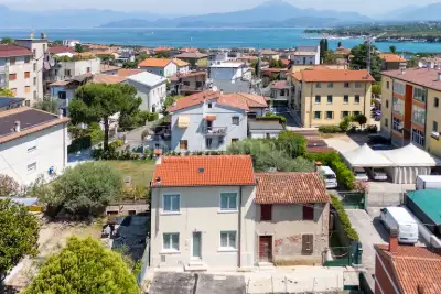 Villino a Schiera in vendita, Via Borgo Secolo, Peschiera del Garda