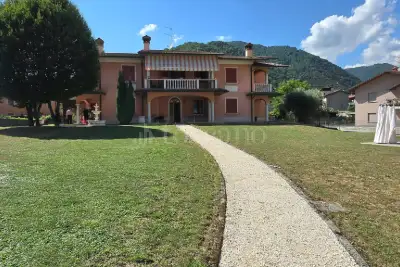 Villa in vendita, Via F. Petrarca, Sarezzo