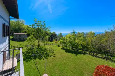 Casa Indipendente in vendita, Via Provinciale, Marchirolo