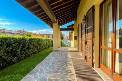 Villa in vendita, Via Fratelli Rosselli, Lograto