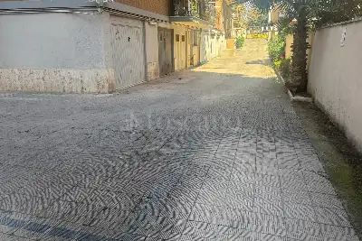 Box in vendita, Via delle Aleutine, Roma