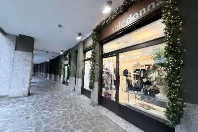 Negozio in vendita, Via Fratelli Fraschini n. 2, Milano