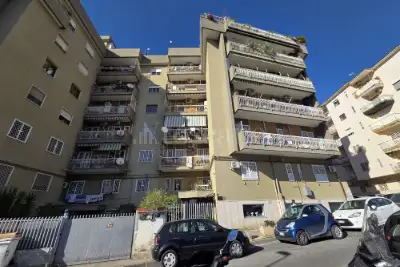 Box in affitto, Via Enzo Tortora, Napoli